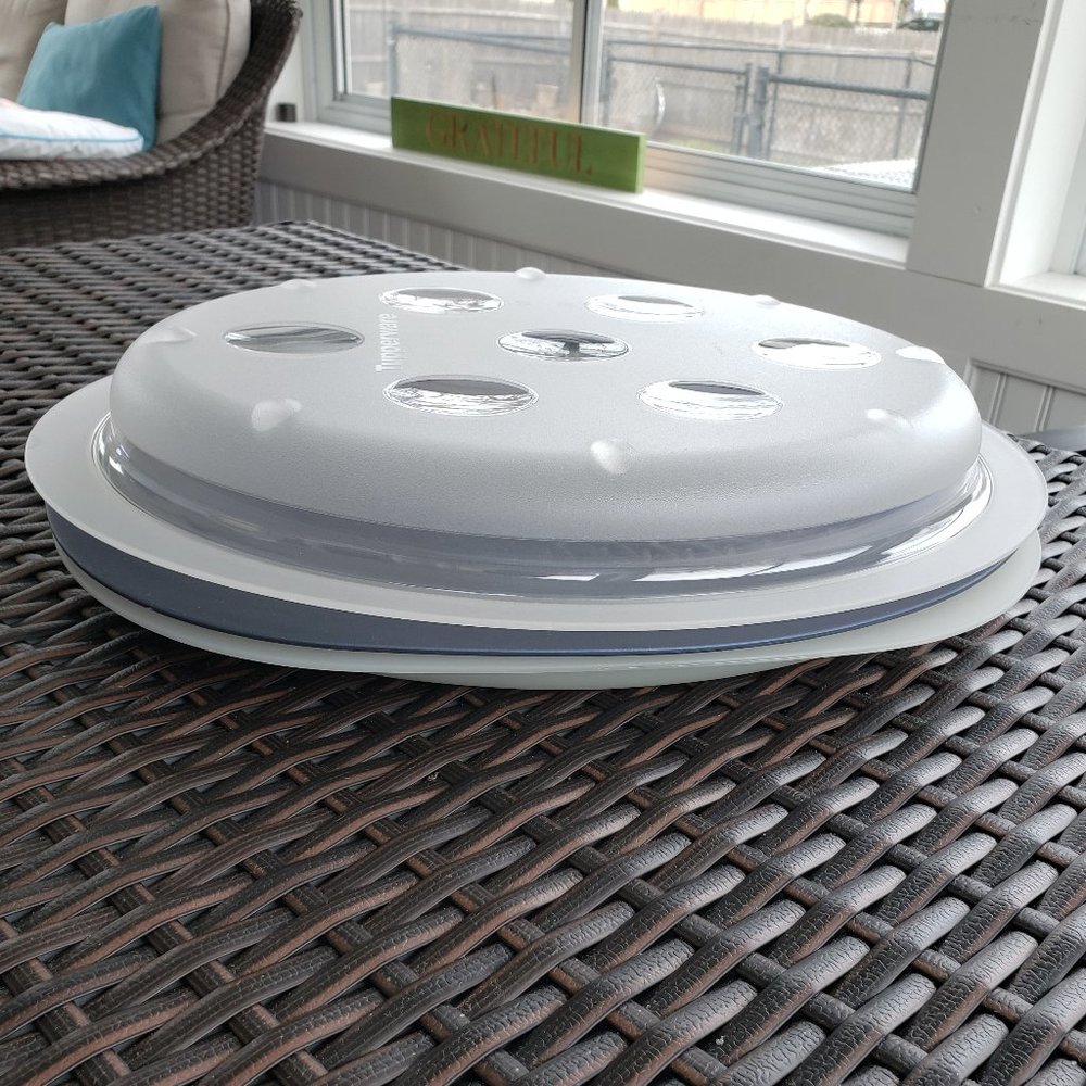 NWT Tupperware Keep 'n Heat Serving Platter